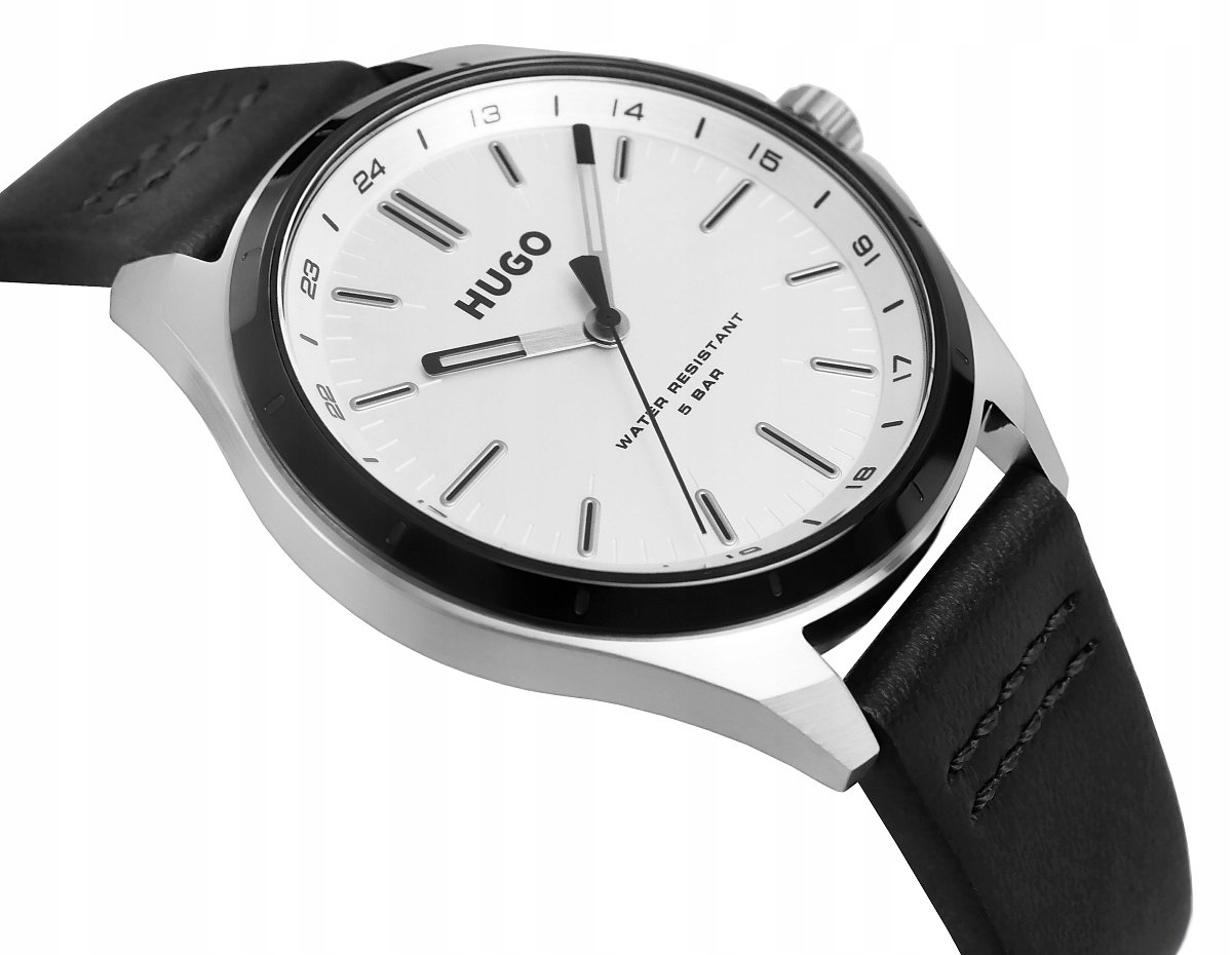 Minimalistyczna srebrna tarcza – Klasa i nowoczesność w jednym