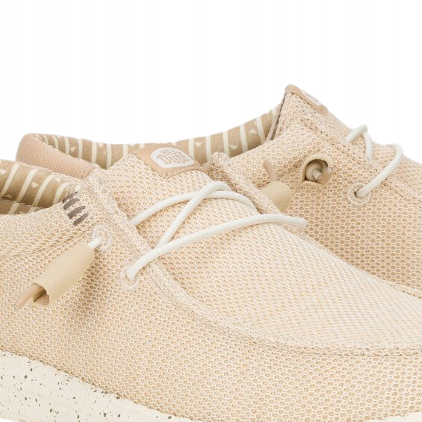 Elastyczna cholewka z siateczki dla wygody