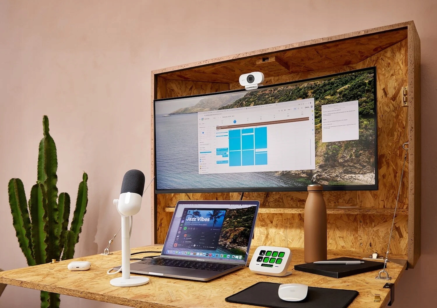 Zestaw zawiera kabel USB-C i uchwyt do monitora