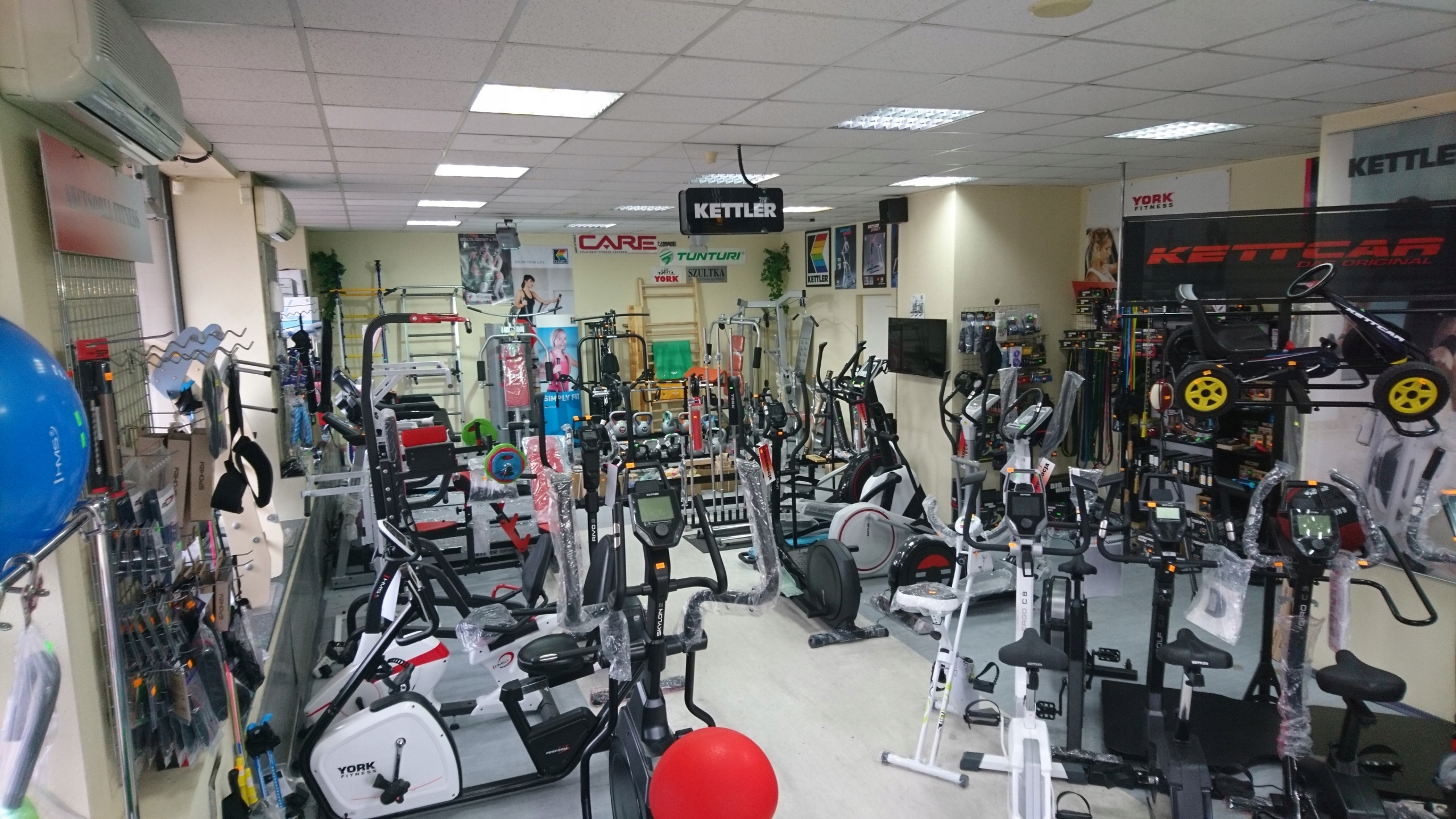 Wbudowany odbiornik pomiaru tętna i porty USB