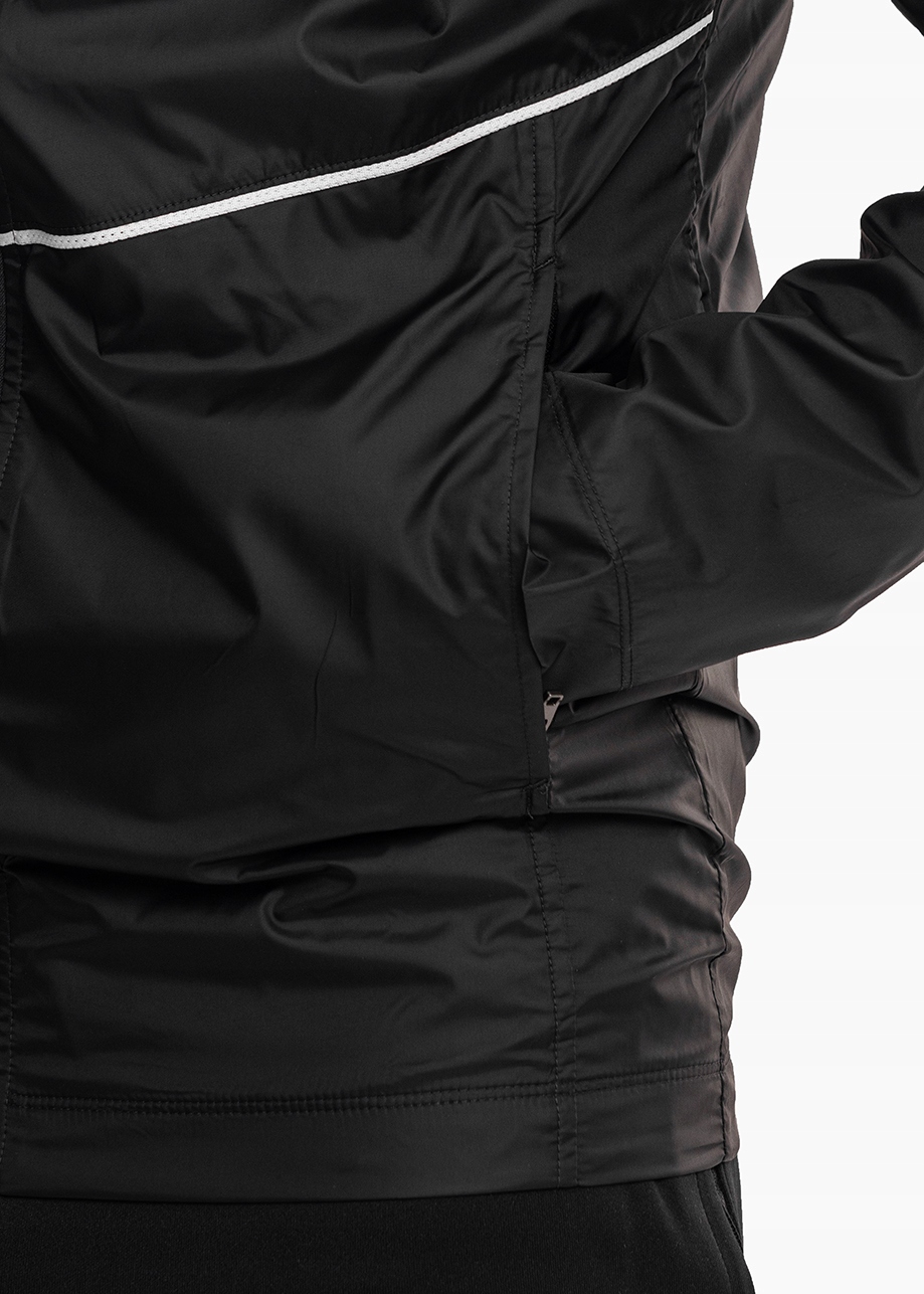 Funkcjonalność i komfort – Kluczowe cechy kurtki Nike