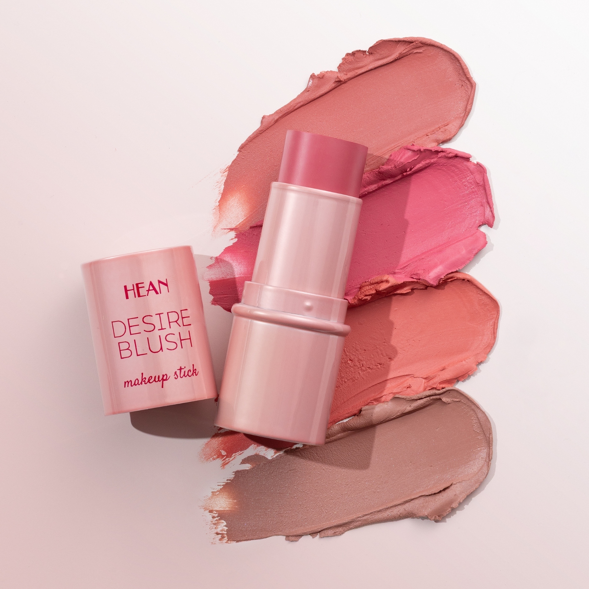 Wielofunkcyjność: idealny do policzków, ust i powiek