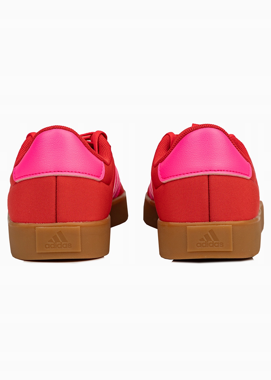 Kolorystyka i styl – jak nosić buty adidas VL Court 3.0