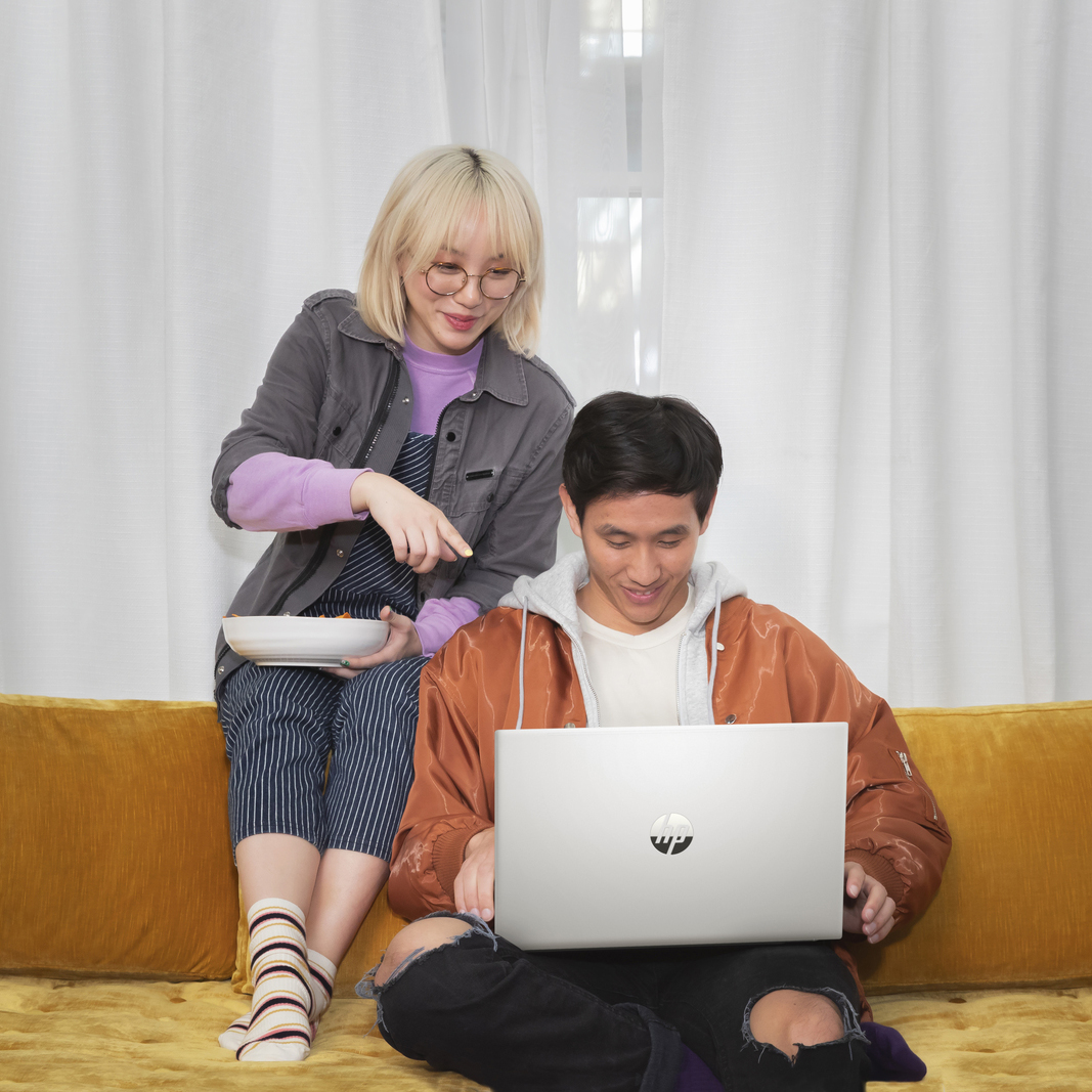 Laptop HP 15-dy_srebrny_10.jpg
