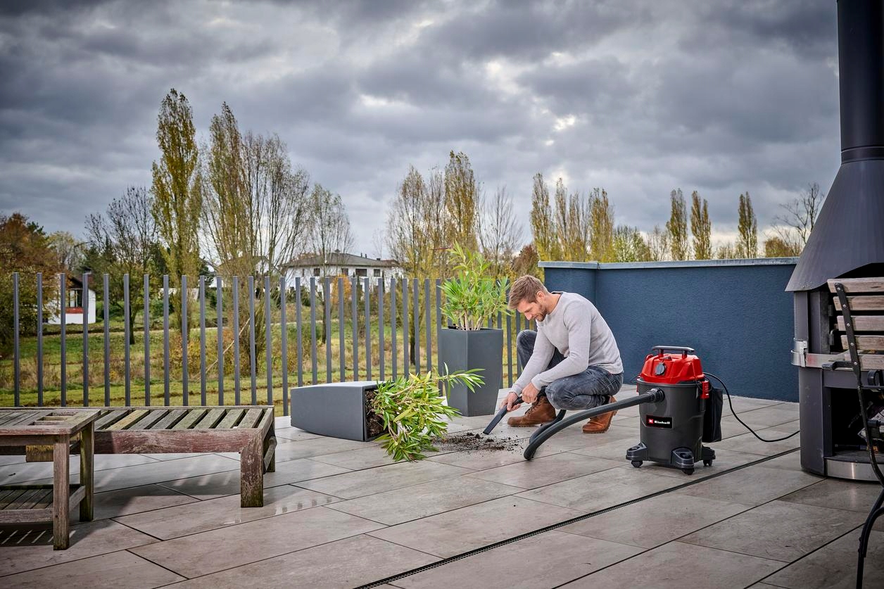 Wydajność i moc 1250 W – Idealny do pracy na sucho i na mokro