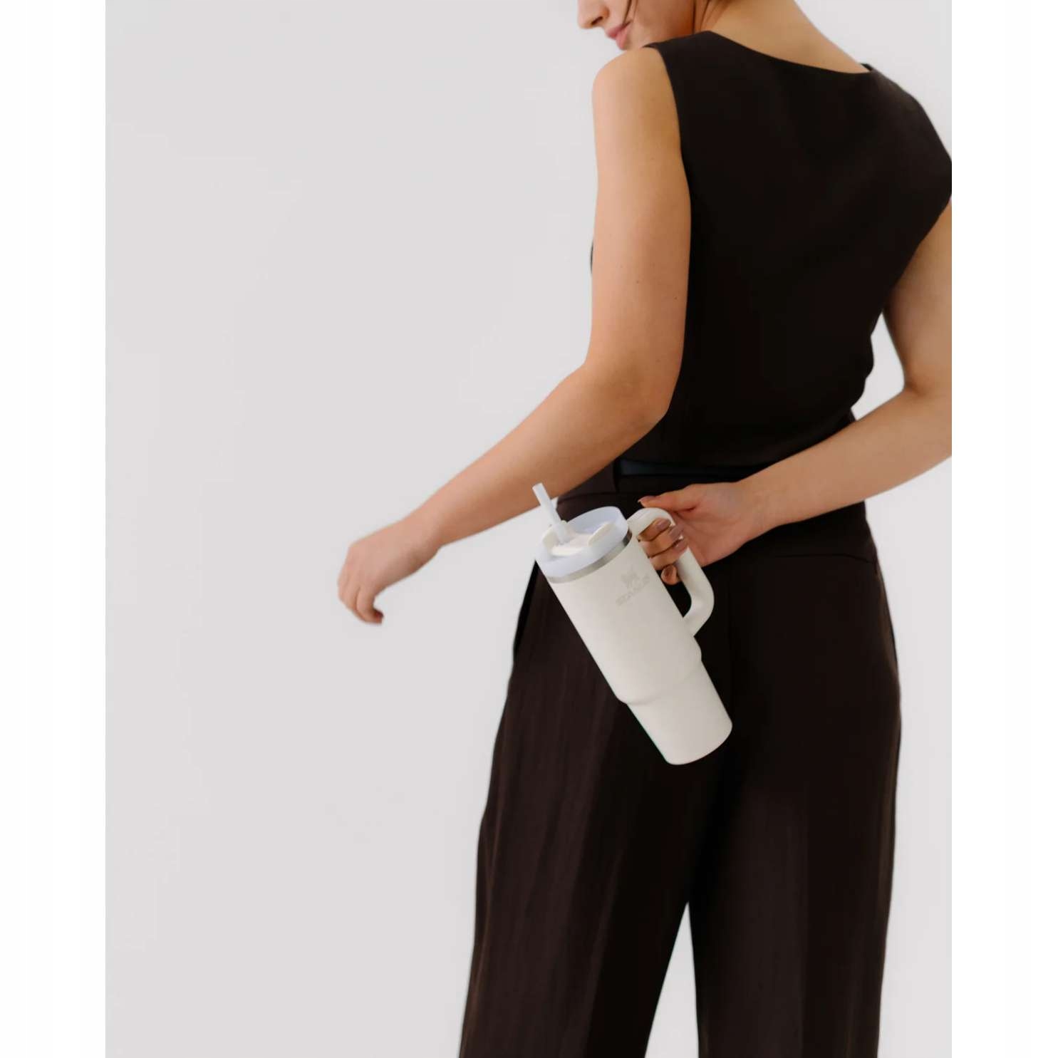 Wąska podstawa – idealne dopasowanie do uchwytów samochodowych