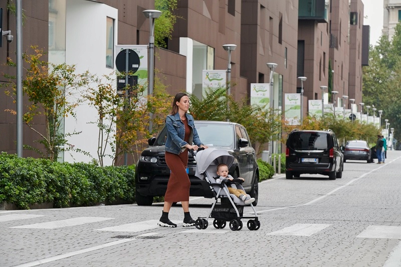 Zestaw akcesoriów – Okrycie przeciwdeszczowe i kosz na zakupy