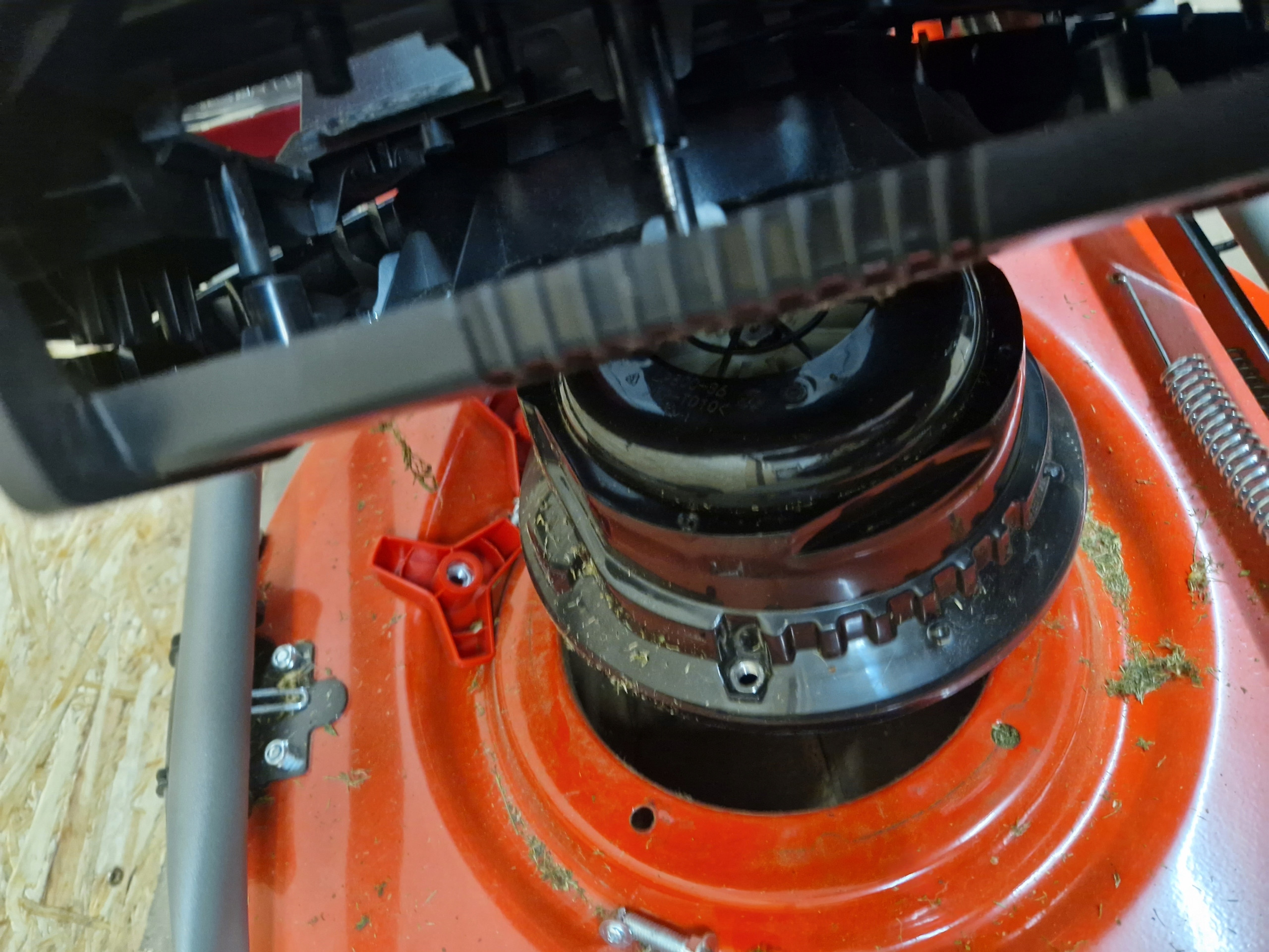 Szerokość koszenia 52 cm – Efektywne koszenie dużych powierzchni