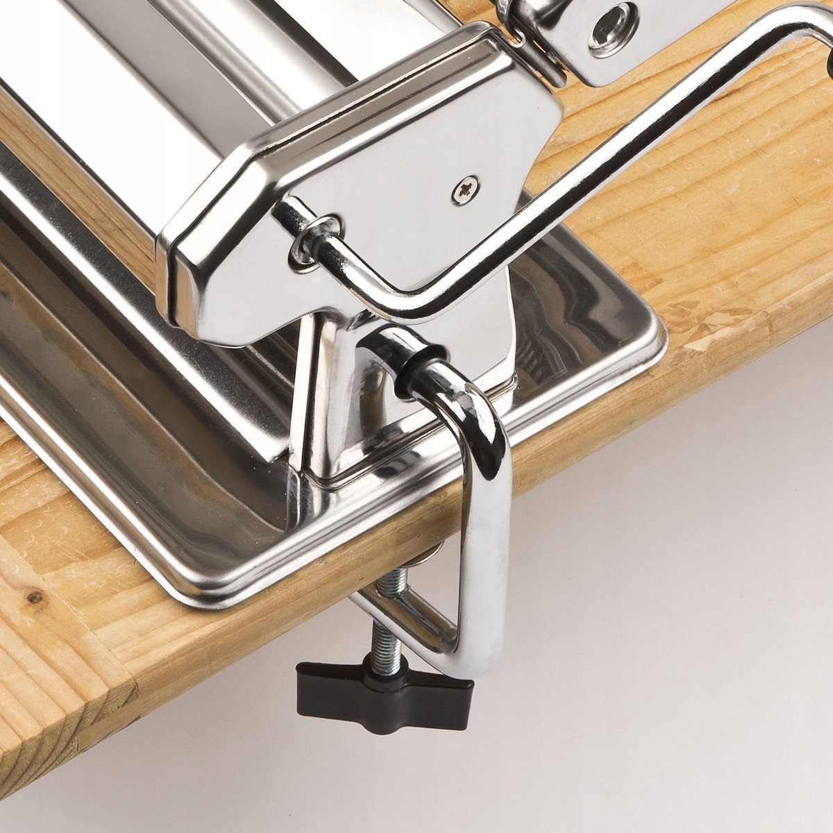 Akcesoria w zestawie – korba, wspornik silnika i zacisk mocujący