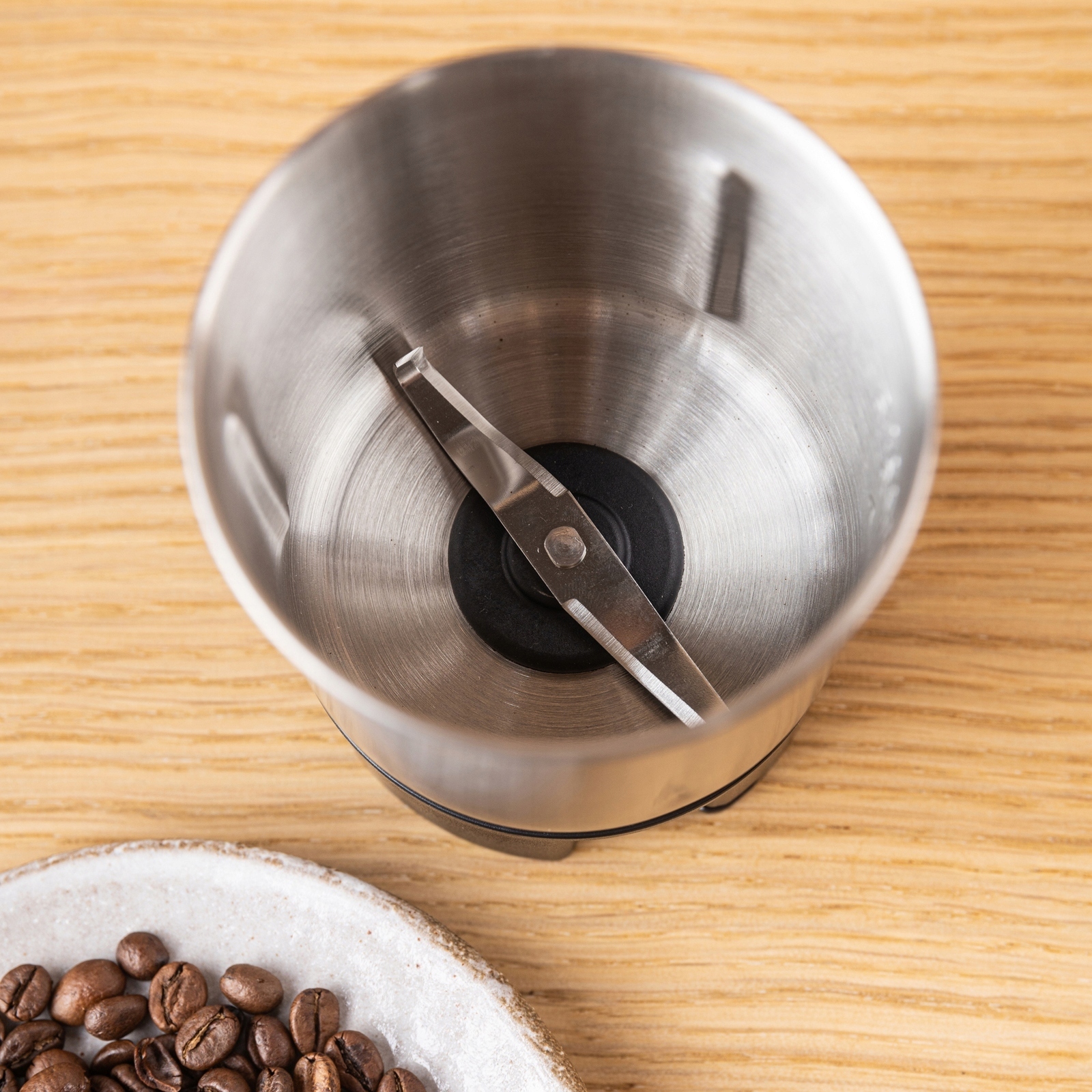 Bezpieczeństwo Użytkowania – Blokada Pokrywy i Antypoślizgowe Nóżki