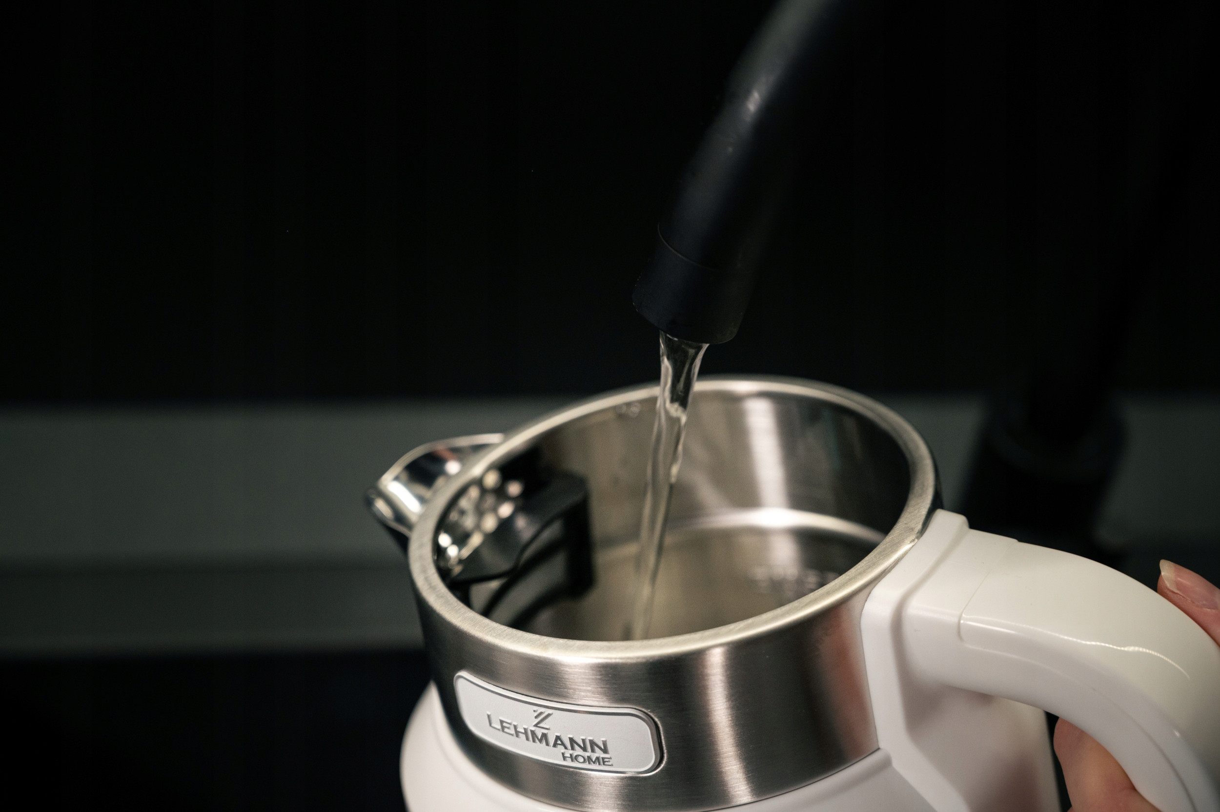 CZAJNIK ELEKTRYCZNY BEZPRZEWODOWY STALOWY RETRO 2200W BIAŁY DUŻY 2L FILTR Model Stalowy czajnik MILANO RETRO 2200W 2L