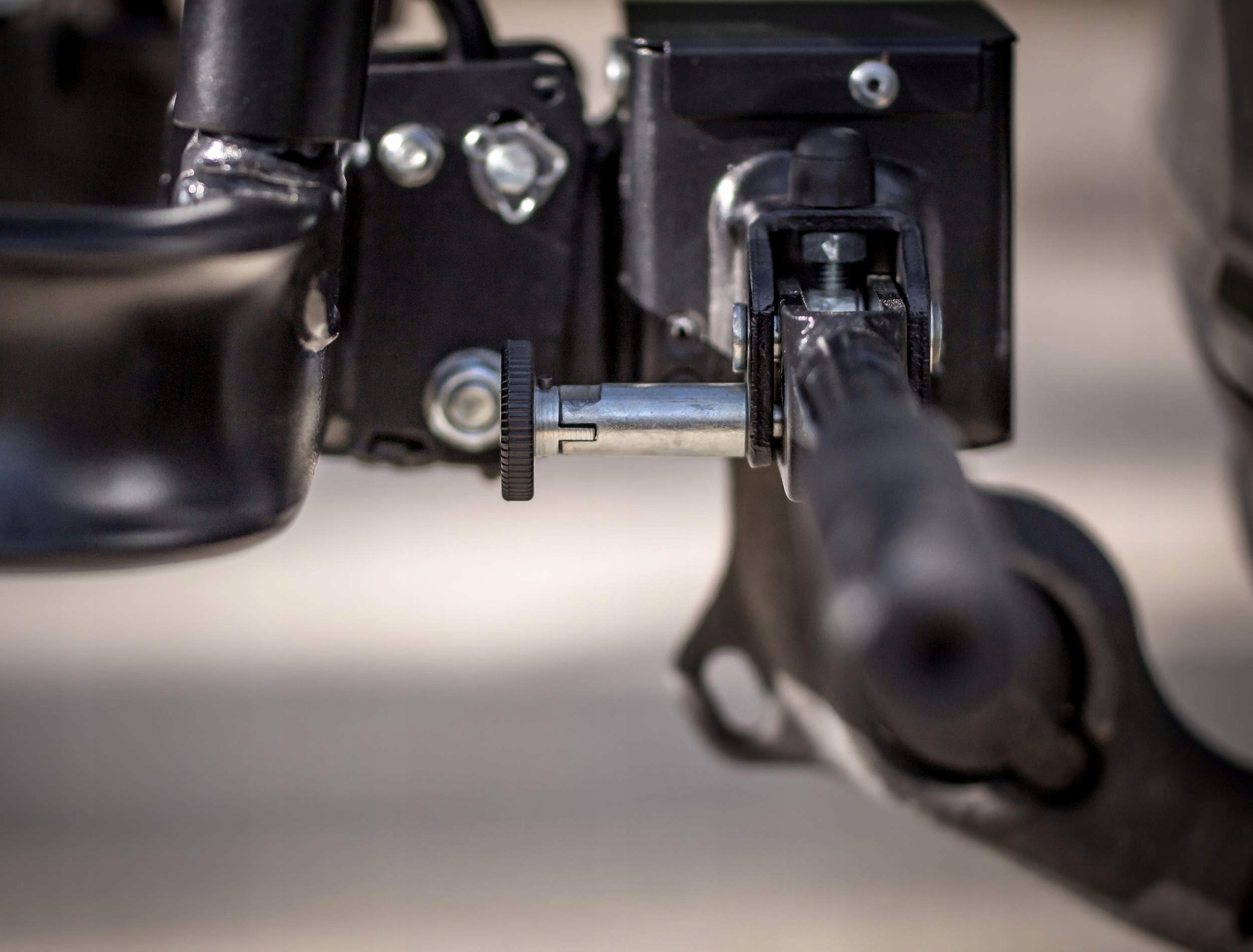 Łatwy montaż na haku holowniczym