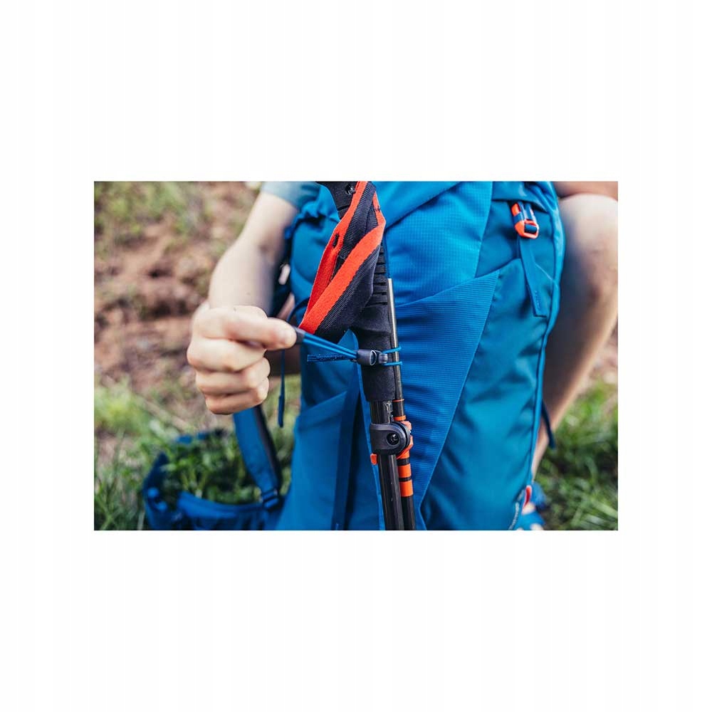 Wygodne kieszenie i mocowanie kijów trekkingowych