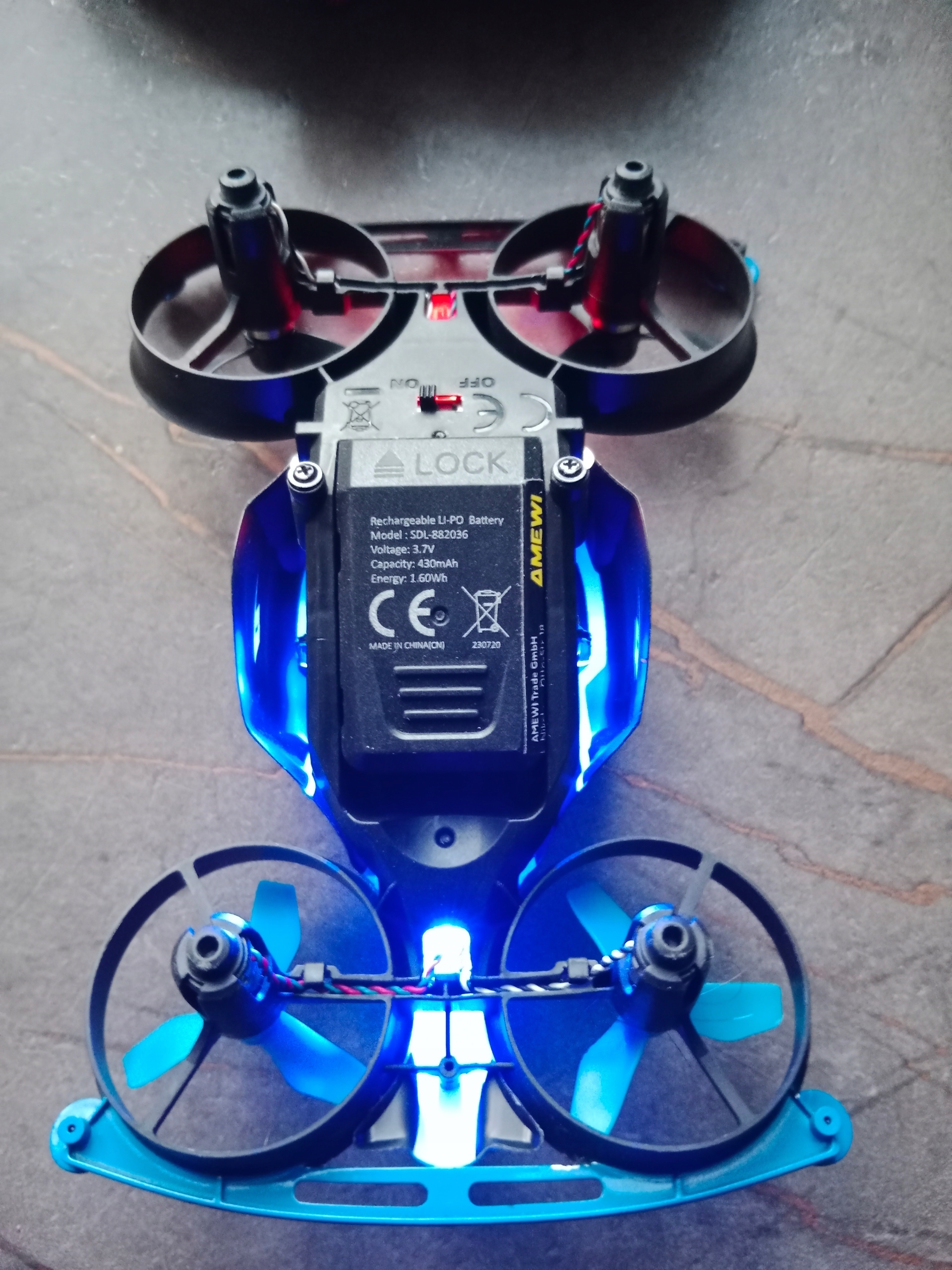 DRE Drohne Formul A Track Race – Niebieski dron wyścigowy z torami