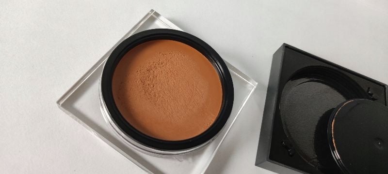 Huda Beauty Tantour – Bronzer w kremie dla naturalnej opalenizny