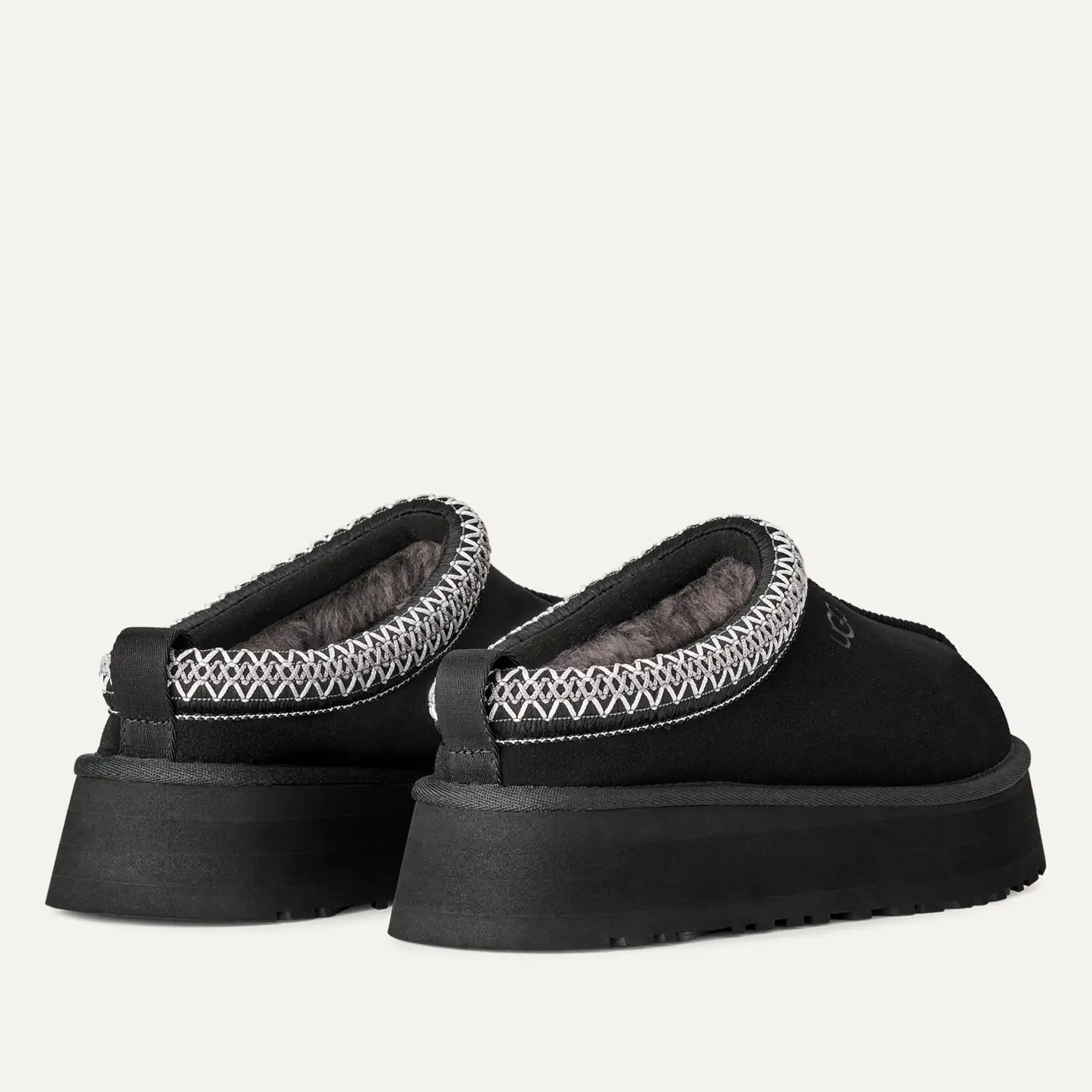 Wnętrze wyściełane wełną dla maksymalnego komfortu