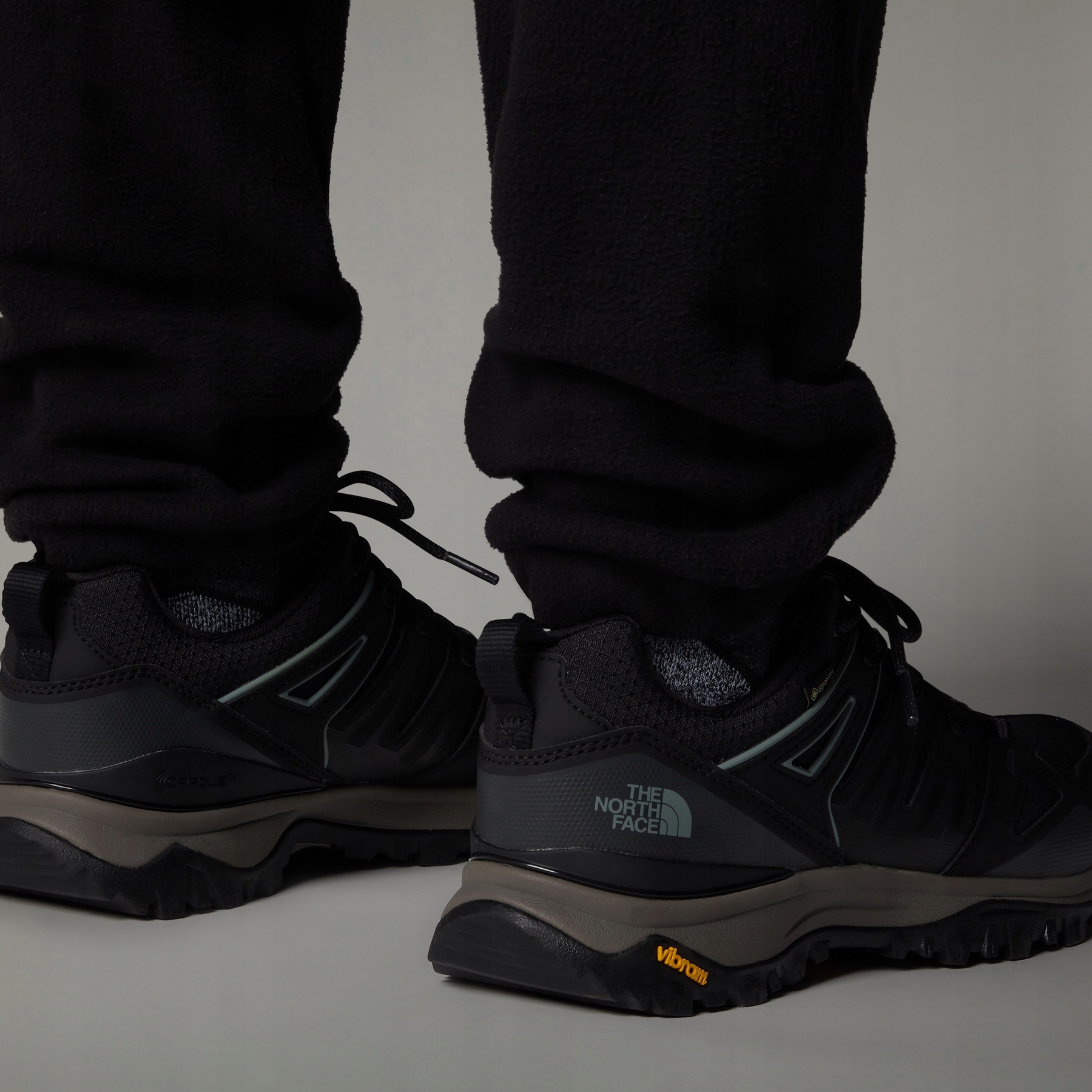 Oddychająca cholewka z siateczki i nubuku