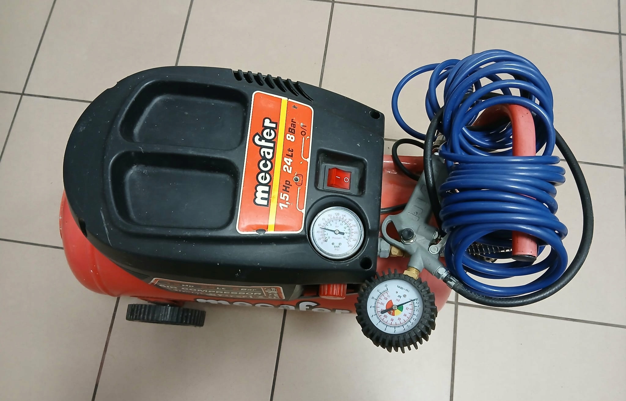 Kompresor Powietrza MECAFER 1,5 cv 24 L Czerwony – Idealny do Twojego Domu i Ogrodu