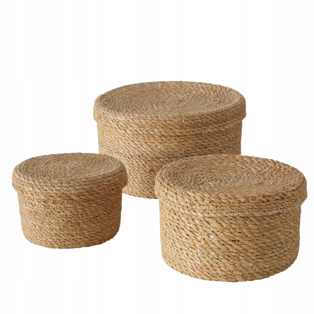 Praktyczne plecione kosze na kosmetyki