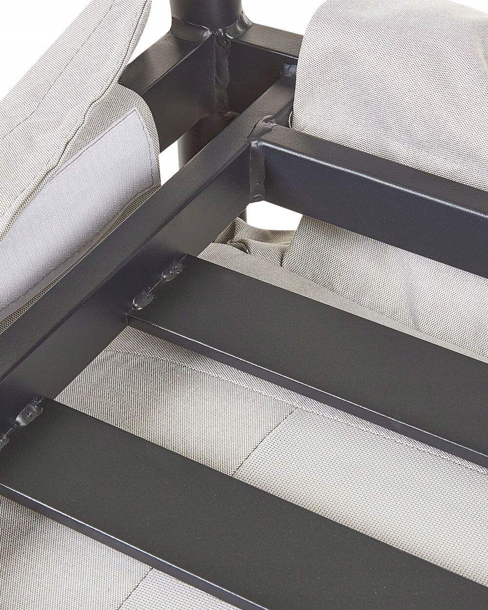 Grubo wypełnione pianką poduszki – Maksymalny komfort wypoczynku