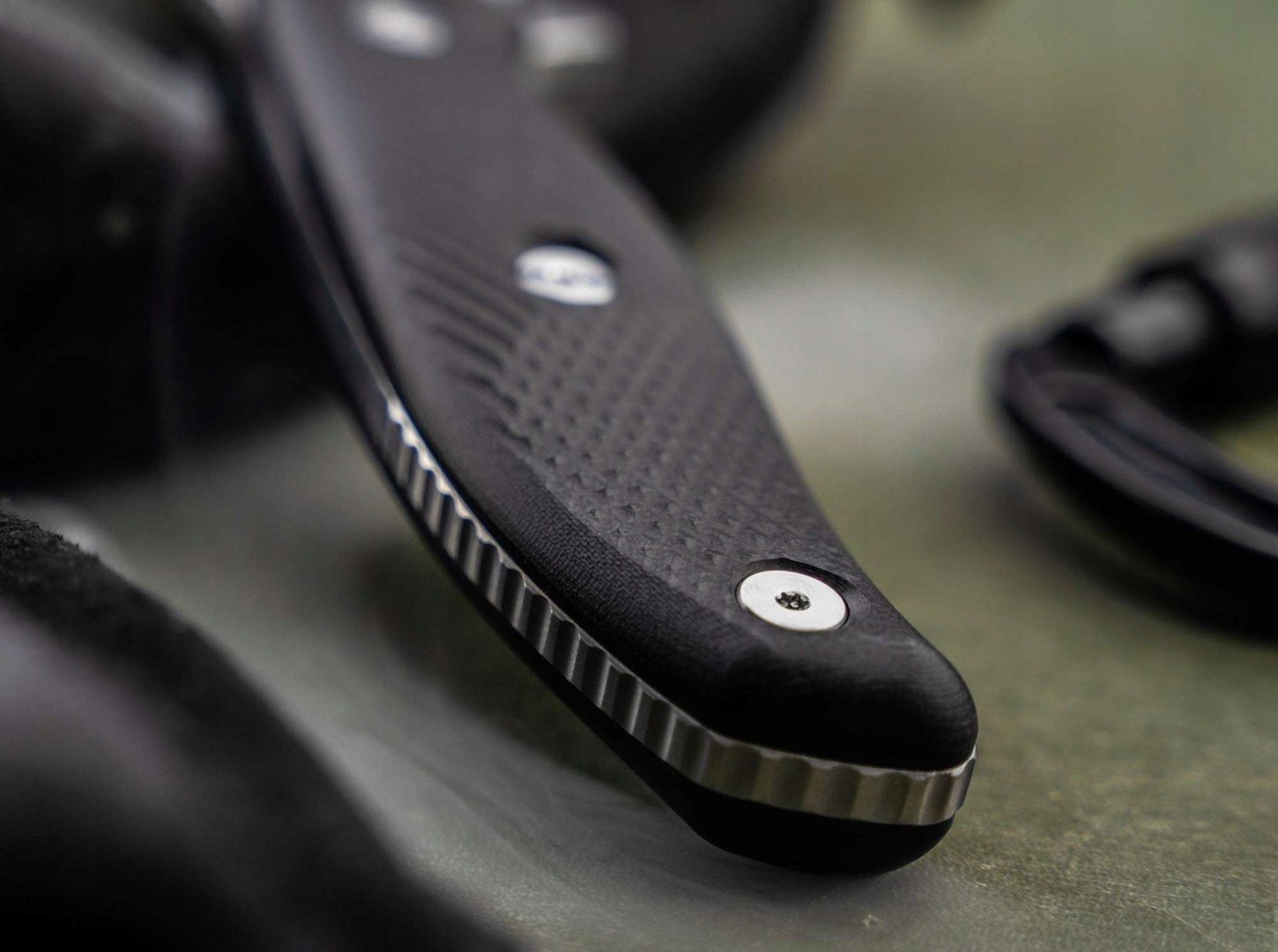 Ergonomiczna rączka z G10 dla pewnego chwytu