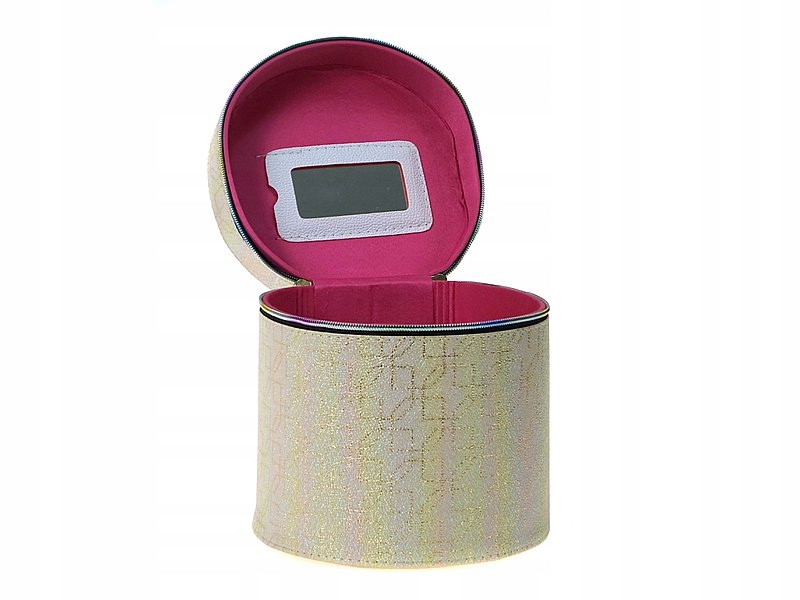 Wygodne lusterko w górnej części kufra