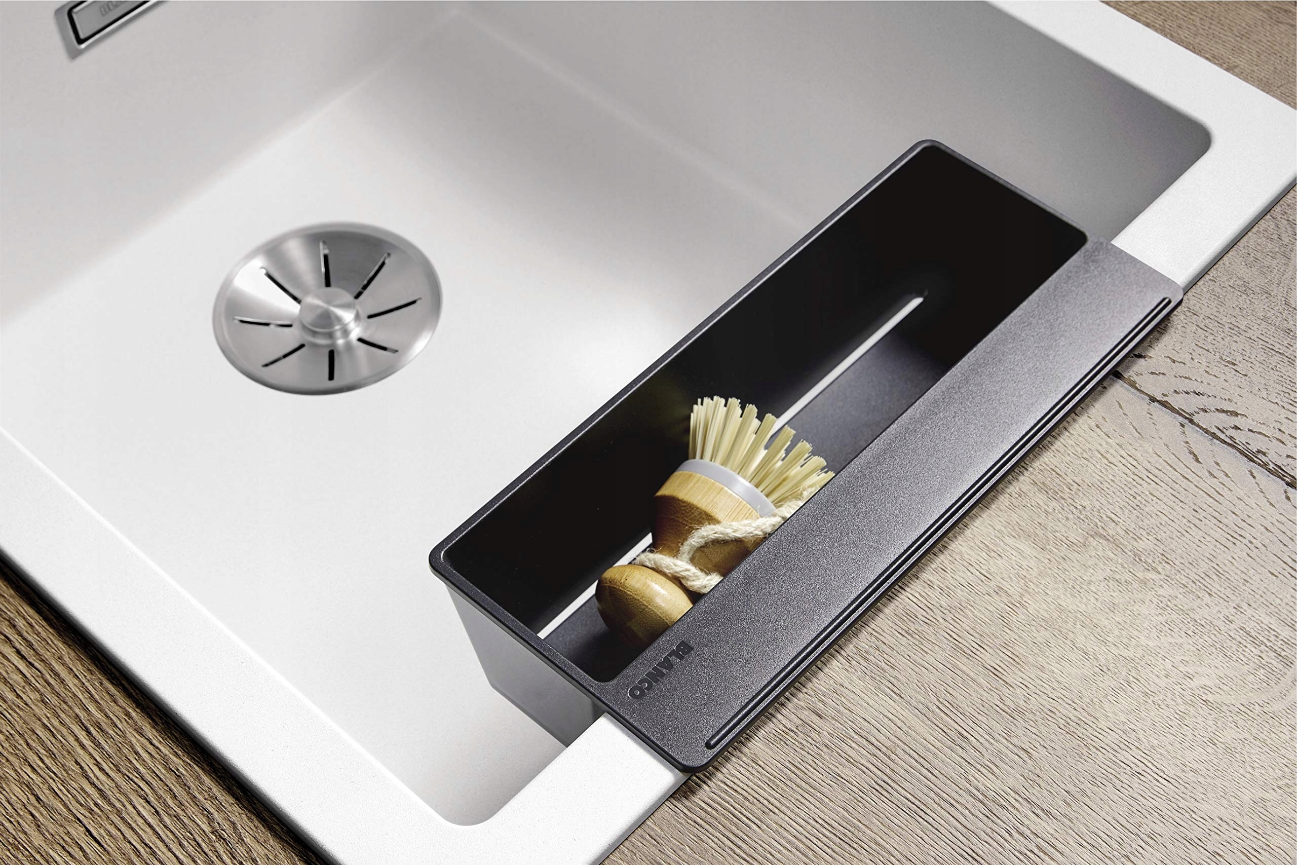 Praktyczne rozwiązania – Tacka ociekowa i półka na akcesoria