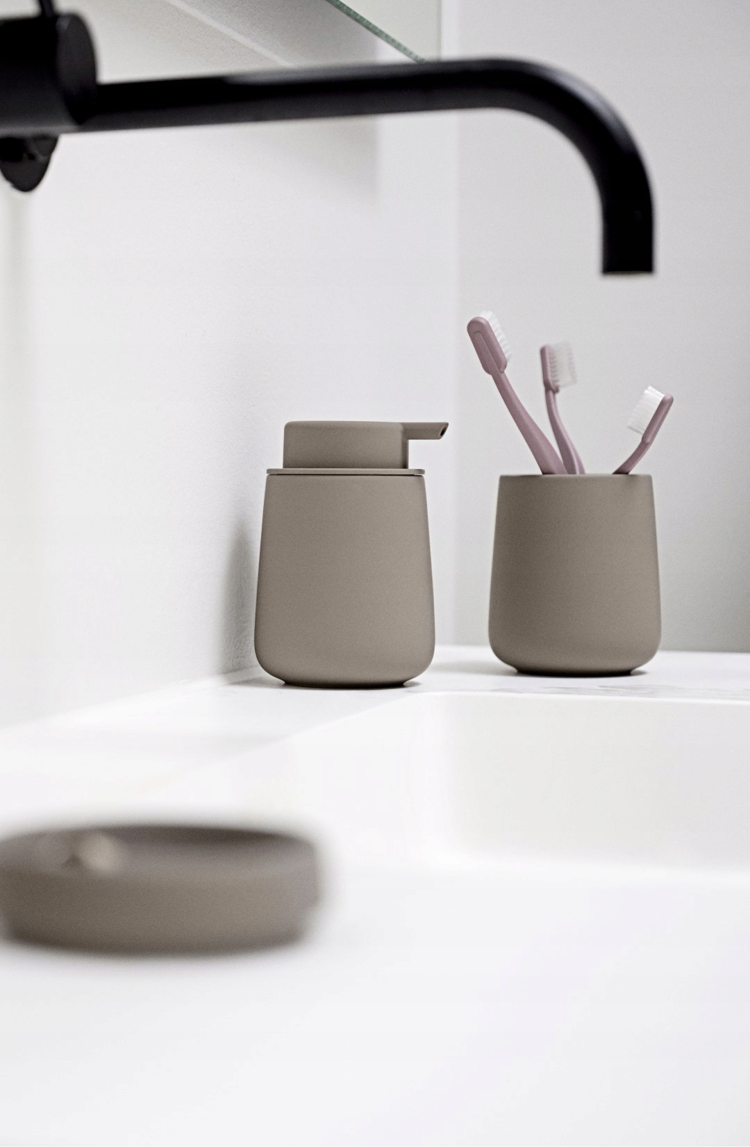 Minimalistyczny design i luksusowe wykończenie