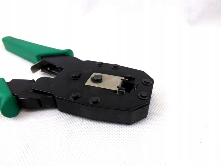 Rodzaje złączy: RJ45 i RJ11