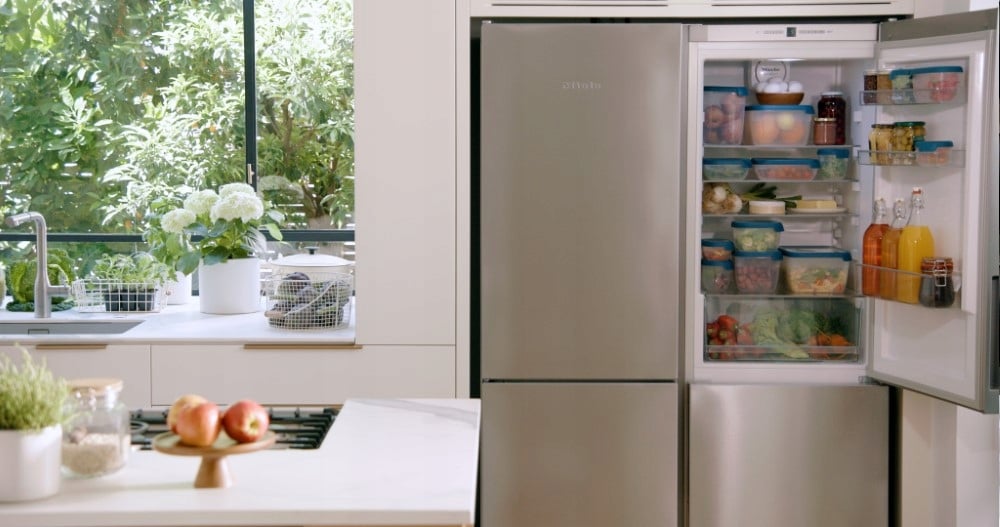 Praktyczny design – oszczędność miejsca w lodówce