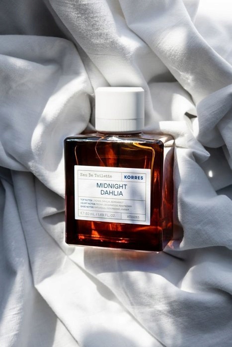 Nuty zapachowe: liczi, dalia, bergamotka, piwonia, drzewo cedrowe