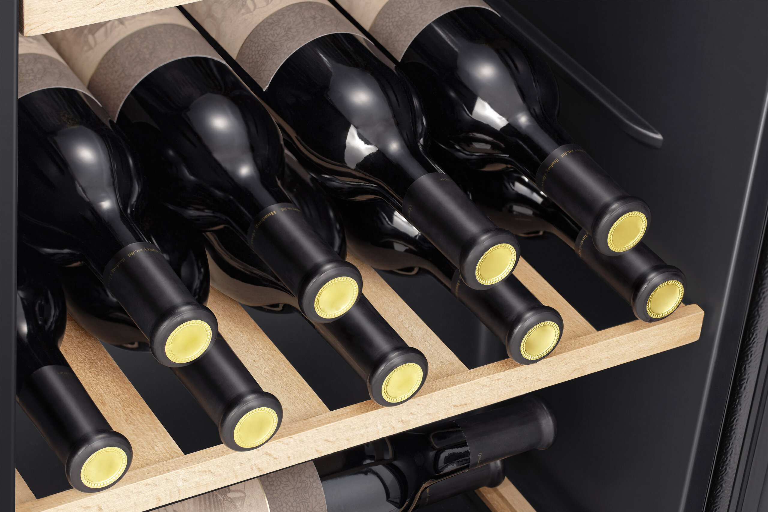 Pojemność na 30 butelek wina