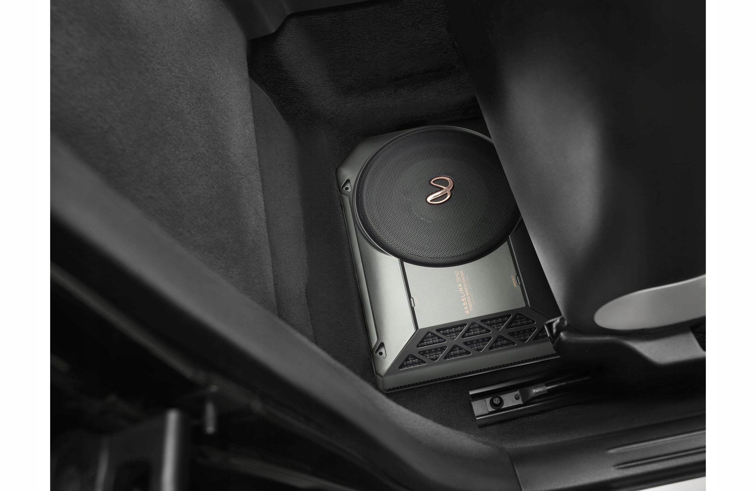 BassLink SM2 – Aktywny subwoofer samochodowy pod siedzenie
