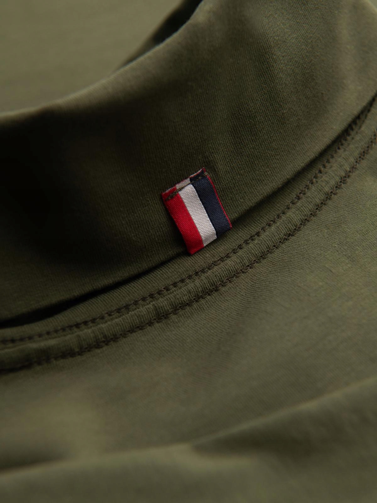 Dopasowany krój podkreślający sylwetkę