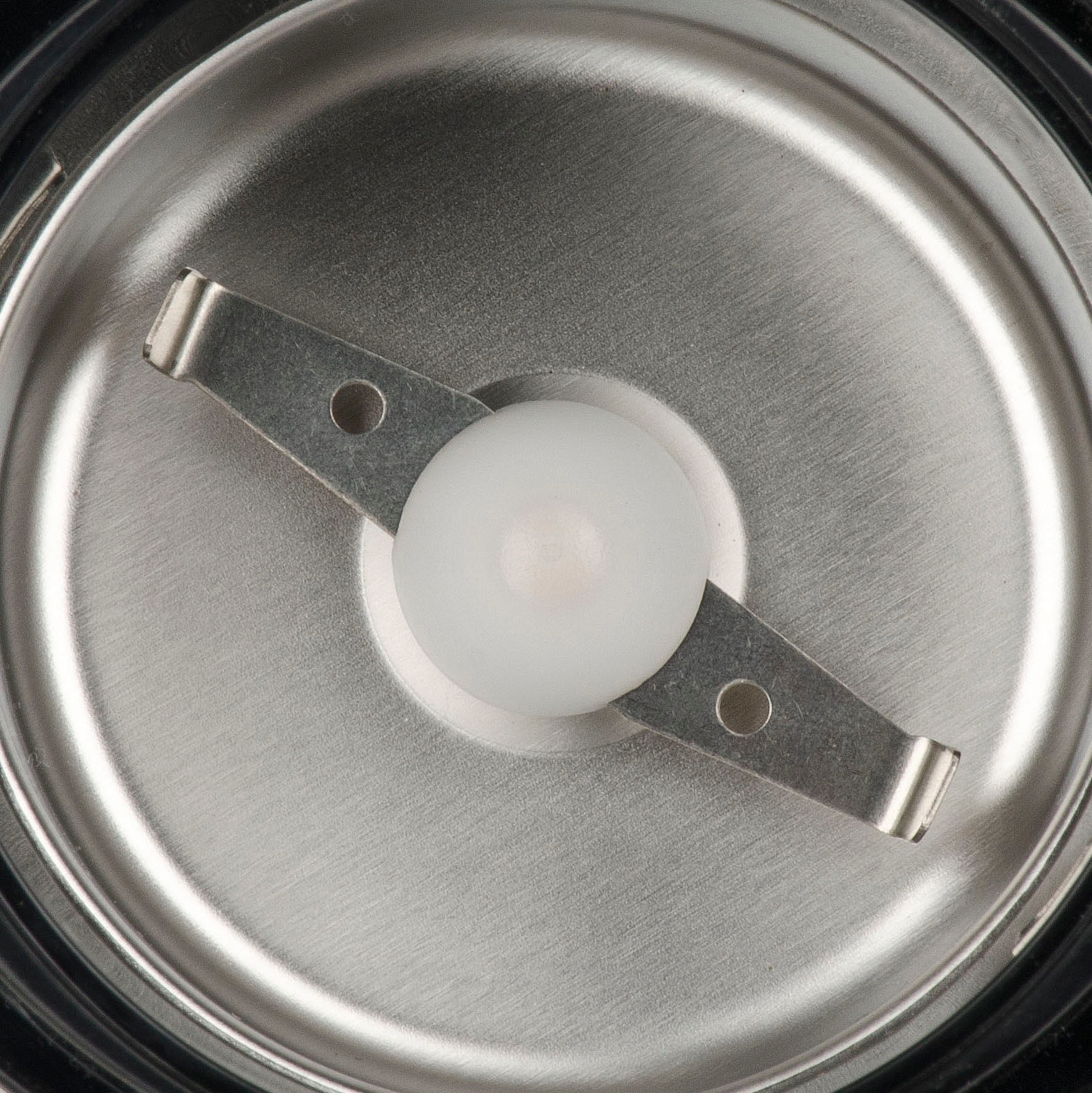 Materiały wysokiej jakości – Ostrza i pojemnik ze stali nierdzewnej