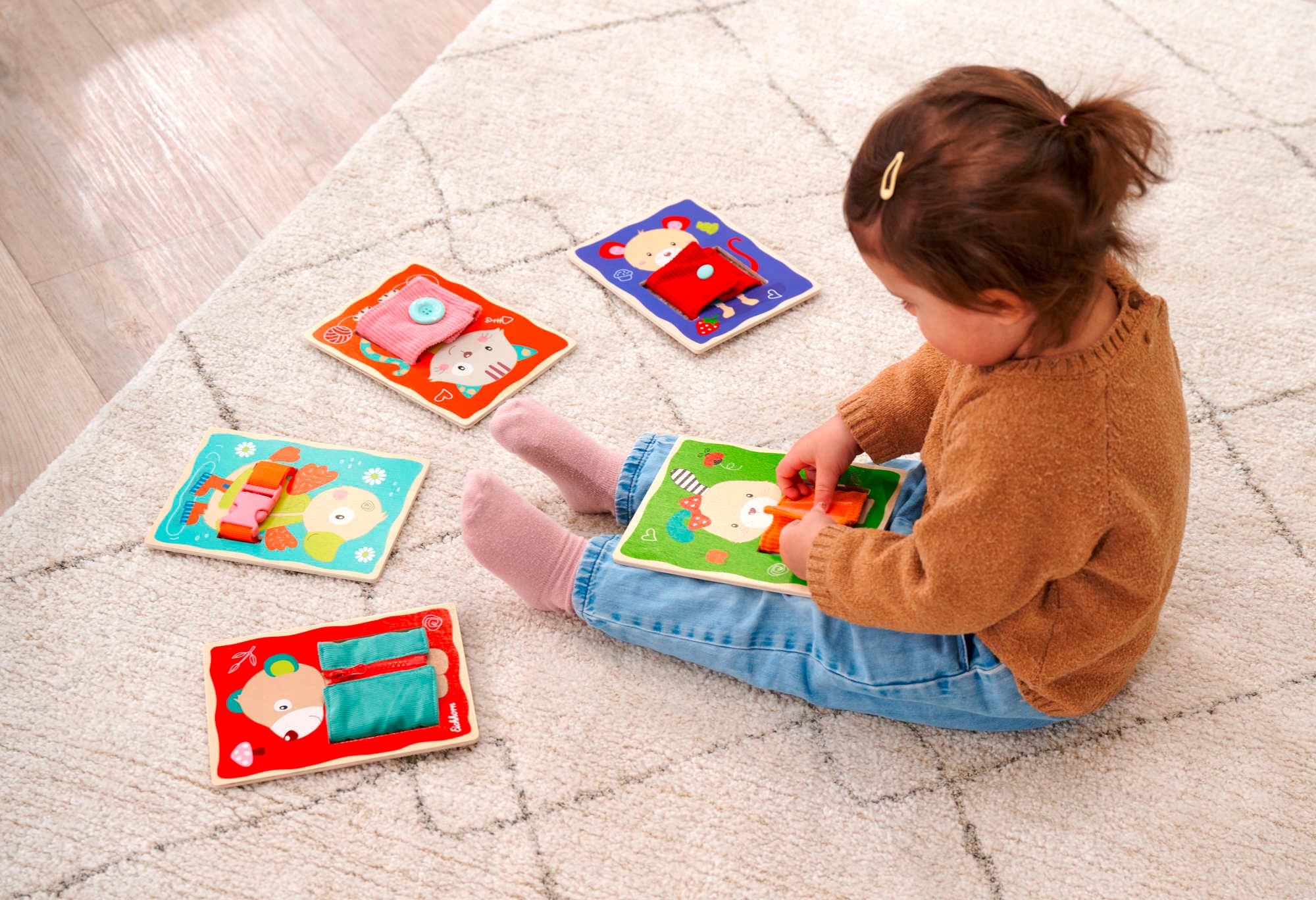 Różnorodność połączeń: rzep, zamek, klips, guzik, zatrzask