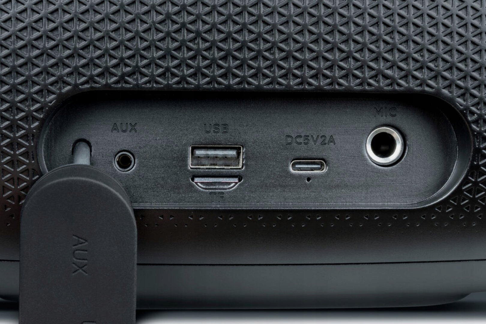Wszechstronność podłączenia – USB, microSD i AUX-IN
