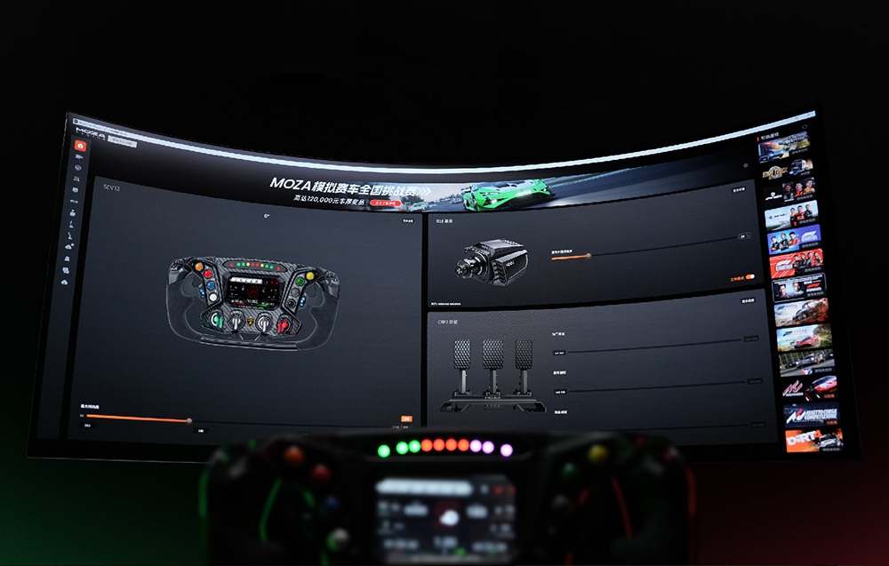 Ekran z wizualizacją kierownicy MOZA Racing Lamborghini Essenza SCV12 RS070 oraz pedałów i bazy w oprogramowaniu symulatora.