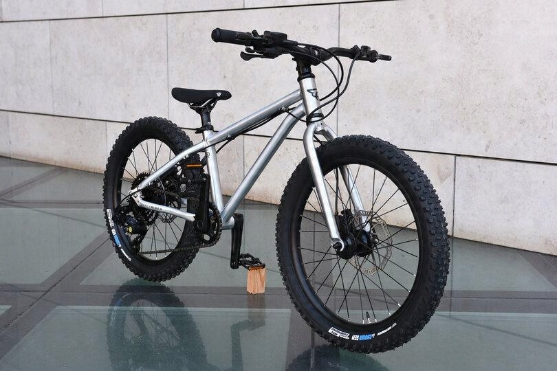 Geometria ramy inspirowana klasycznym BMX
