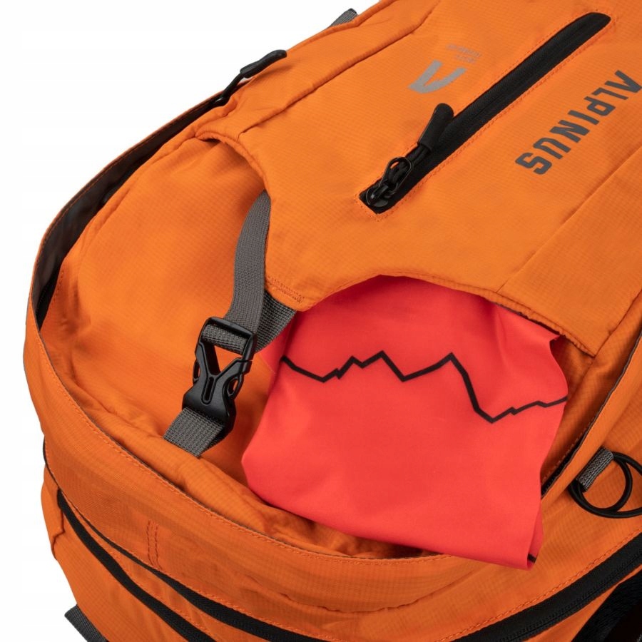 Elementy bezpieczeństwa – Odblaski i pokrowiec przeciwdeszczowy