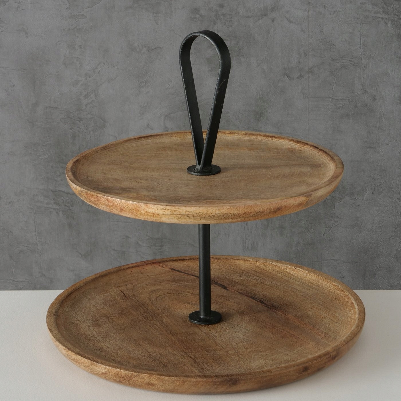 Praktyczne wymiary – Idealna do eksponowania przekąsek i dekoracji