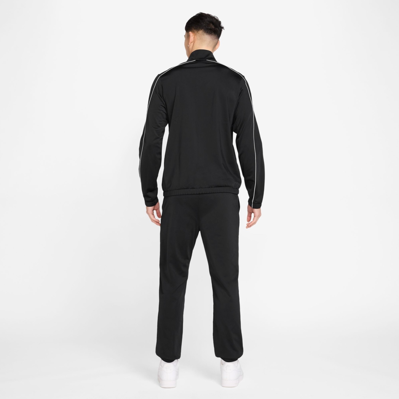 Męski dres Nike Sportswear Club HV1444 010 L – Komfort i styl na co dzień