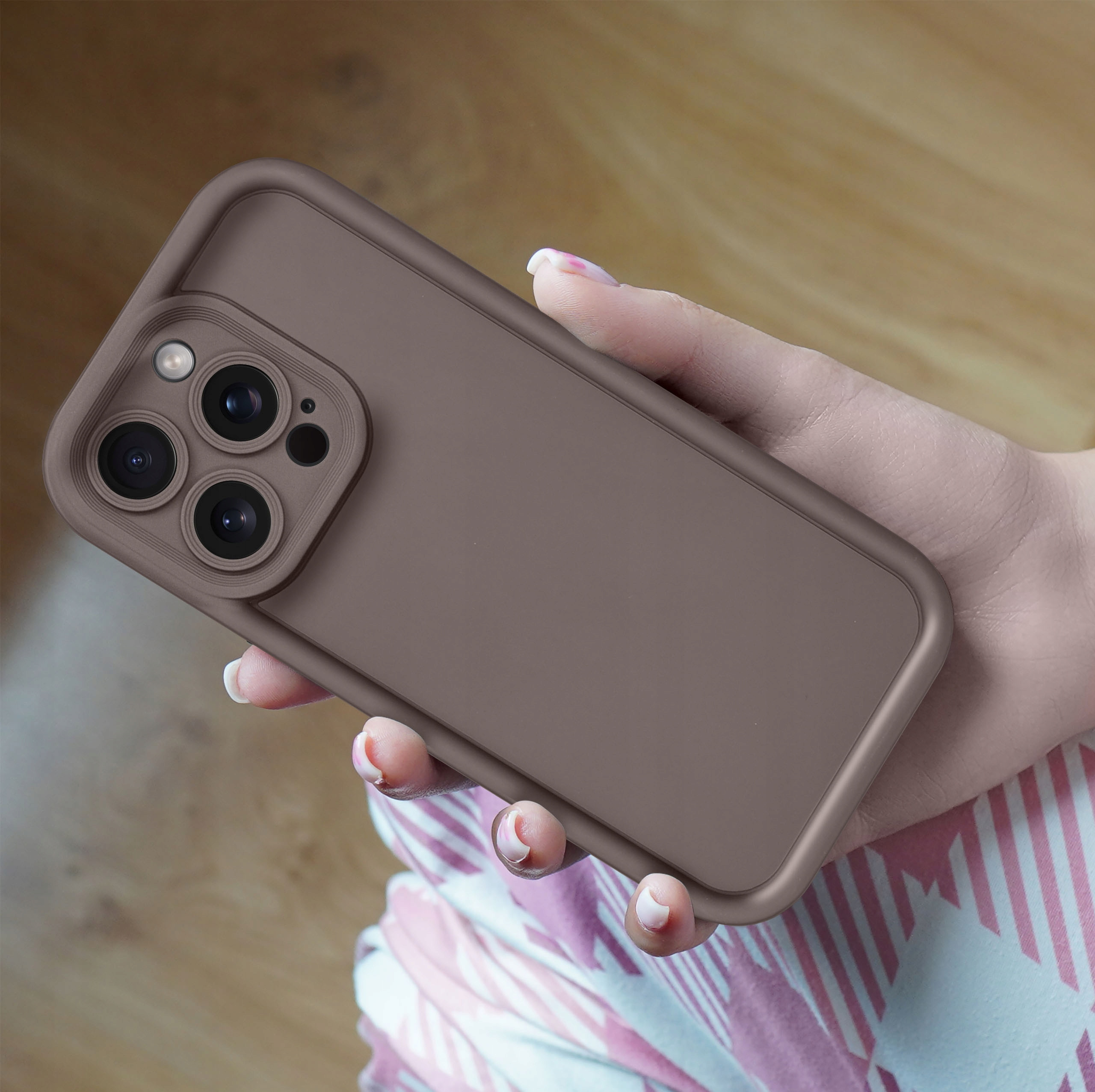 Podwyższone ranty krawędzi dla lepszej ochrony ekranu