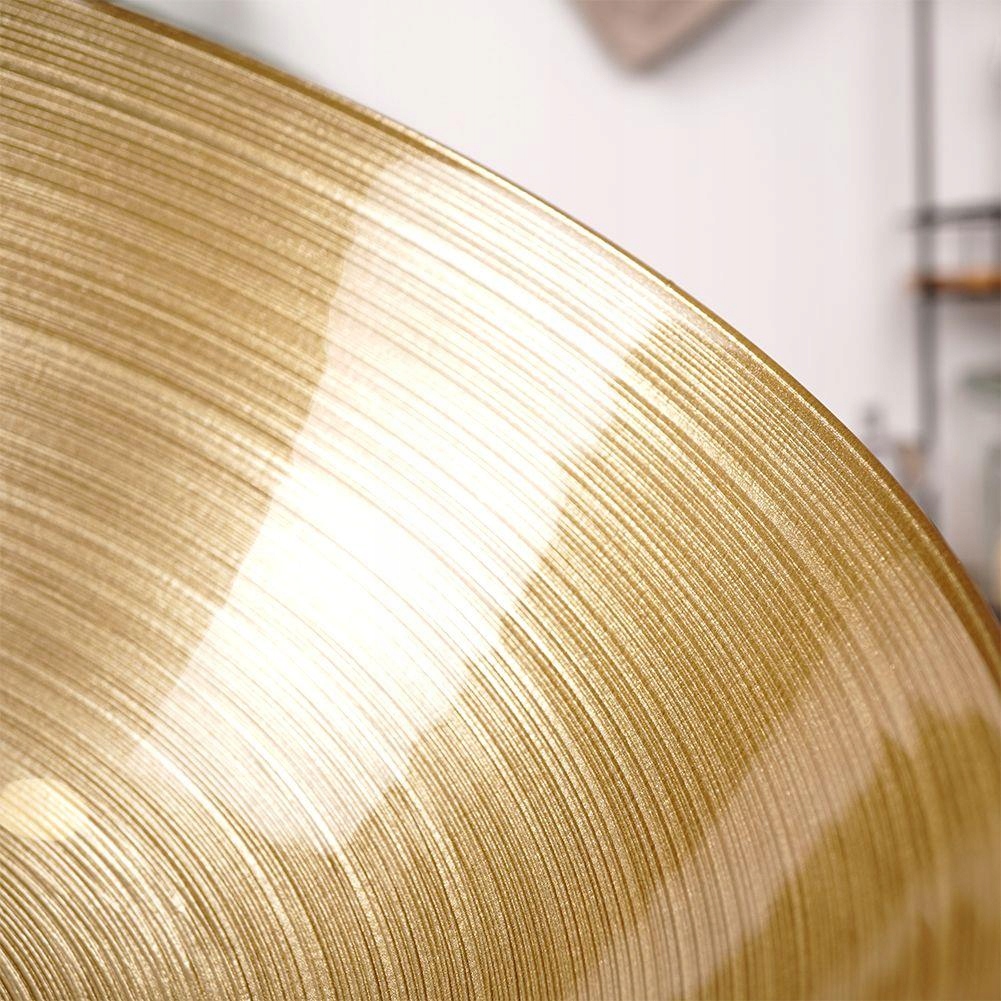 Złoty kolor i delikatna struktura – Efektowny design