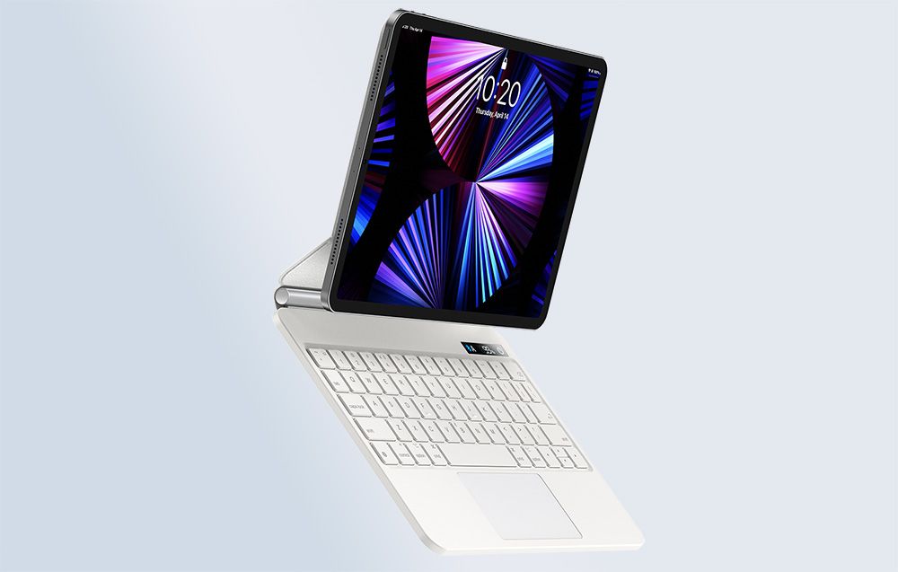 iPad w etui Baseus na niebieskim tle umieszczony pod skosem.