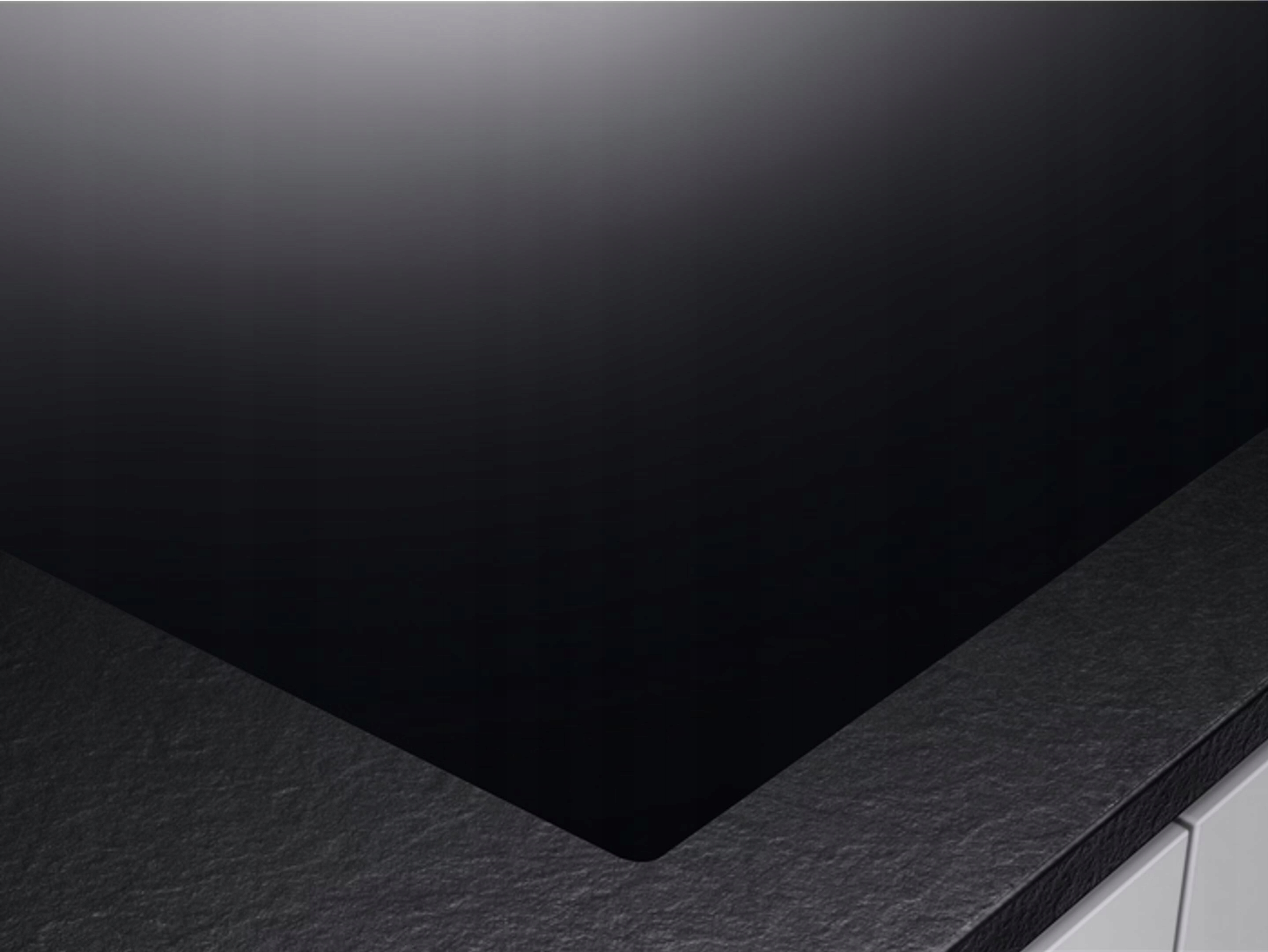 Cztery strefy indukcyjne z funkcją Bridge