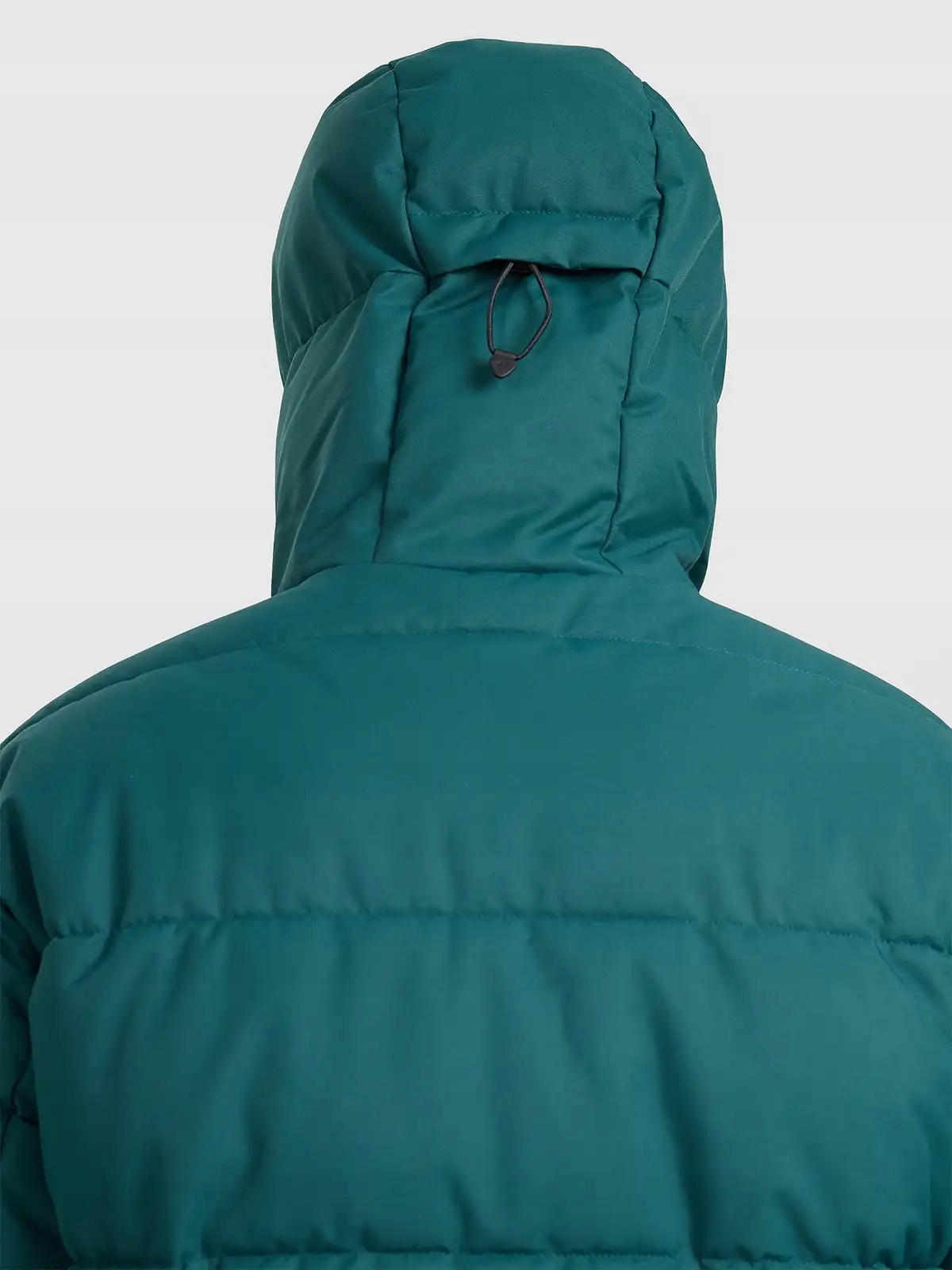 Zintegrowany pas śnieżny i regulowany kaptur dla lepszej ochrony