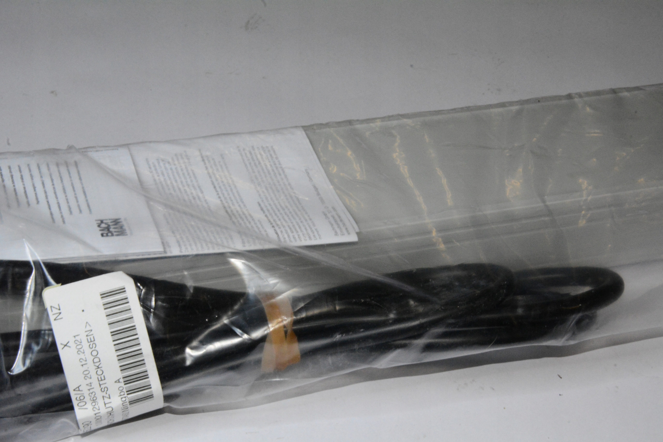 Kabel 2,0 m H05VV-F z kątową wtyczką z uziemieniem