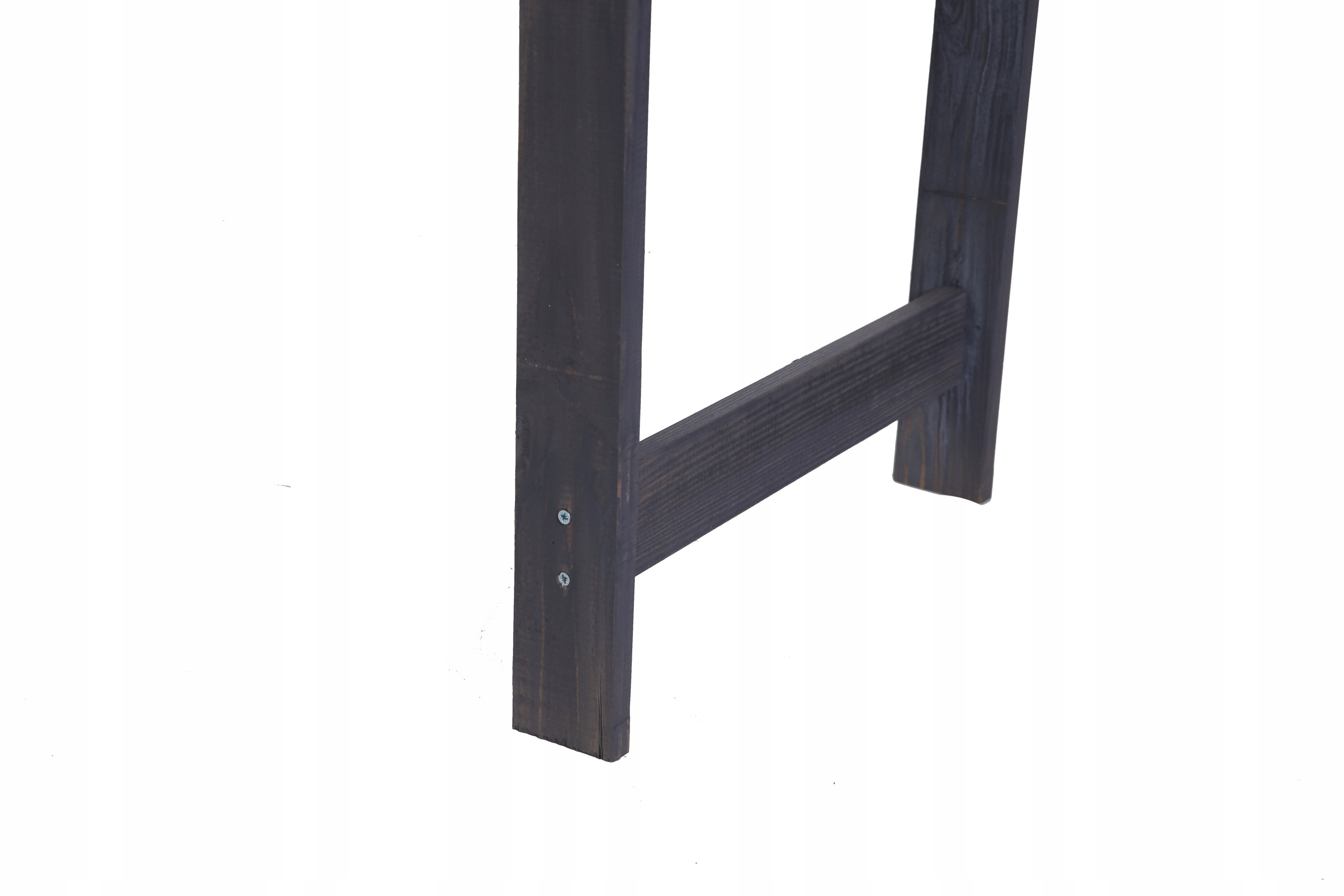 Wysokiej jakości drewno sosnowe – naturalne piękno