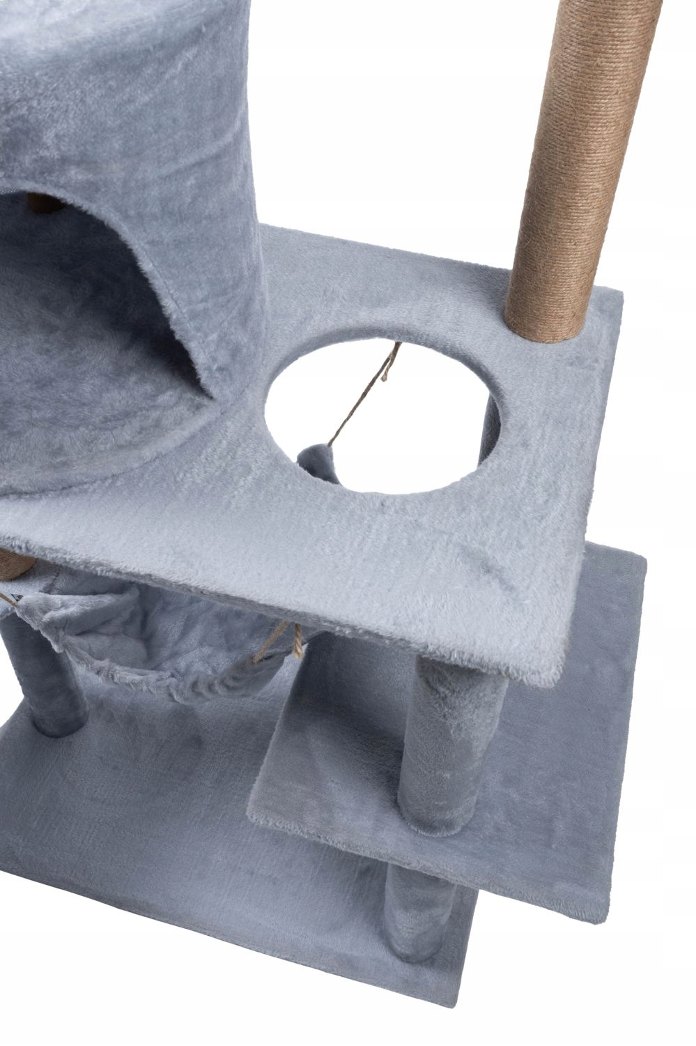 Wyposażenie drapaka – domek, legowiska i platformy do obserwacji